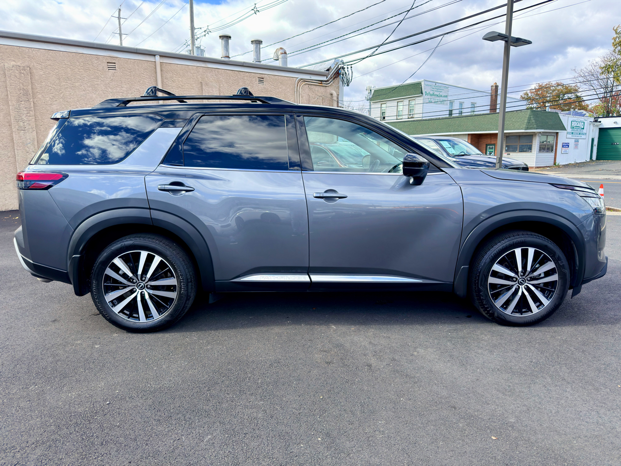 Nissan Pathfinder Platinum 4WD 2024 Nissan Pathfinder Platinum 4WD 2024