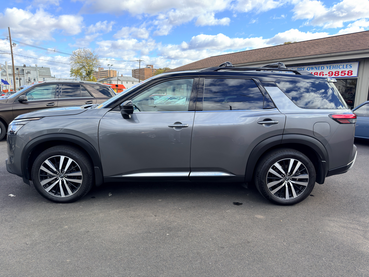 Nissan Pathfinder Platinum 4WD 2024 Nissan Pathfinder Platinum 4WD 2024