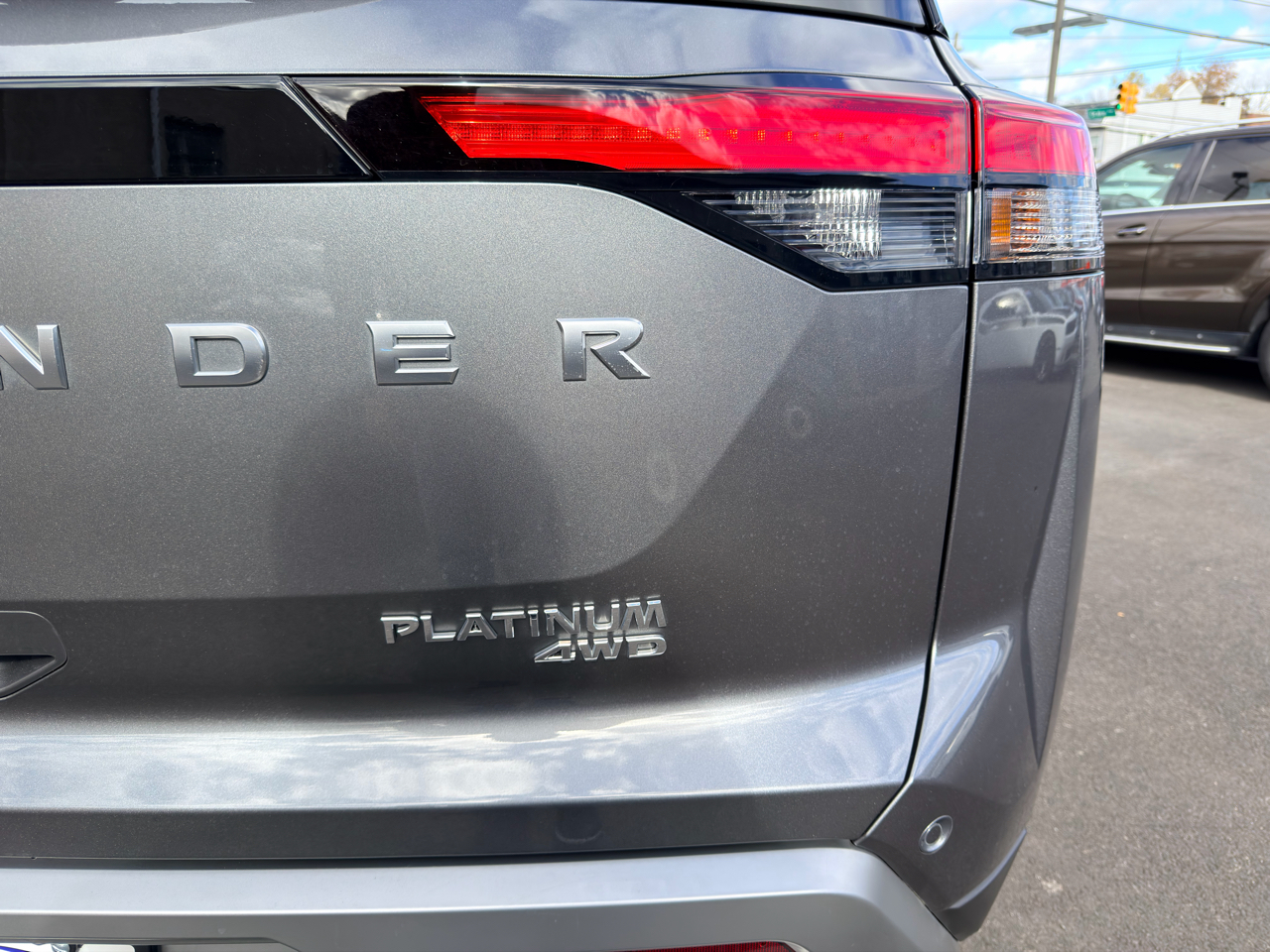 Nissan Pathfinder Platinum 4WD 2024 Nissan Pathfinder Platinum 4WD 2024