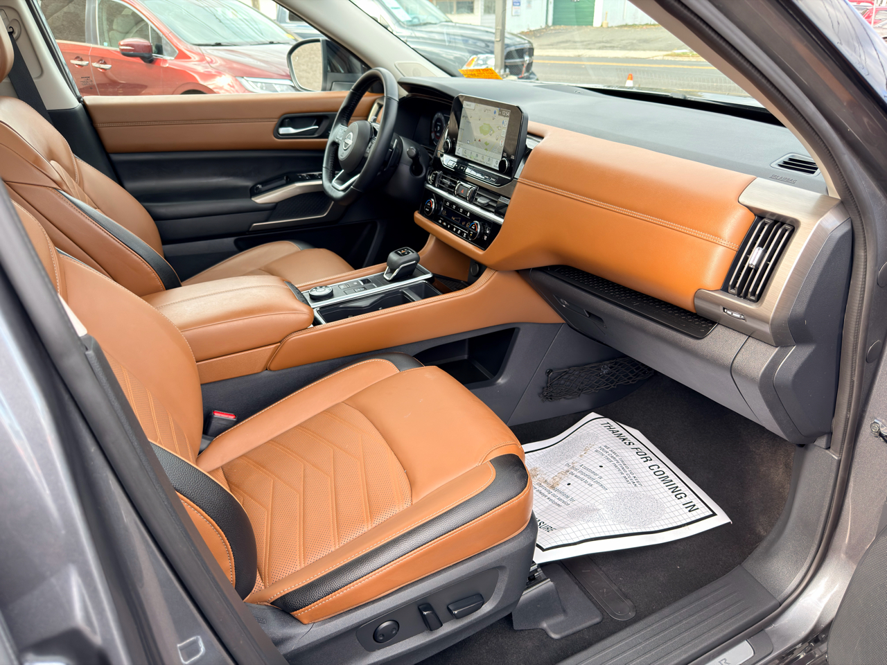 Nissan Pathfinder Platinum 4WD 2024 Nissan Pathfinder Platinum 4WD 2024