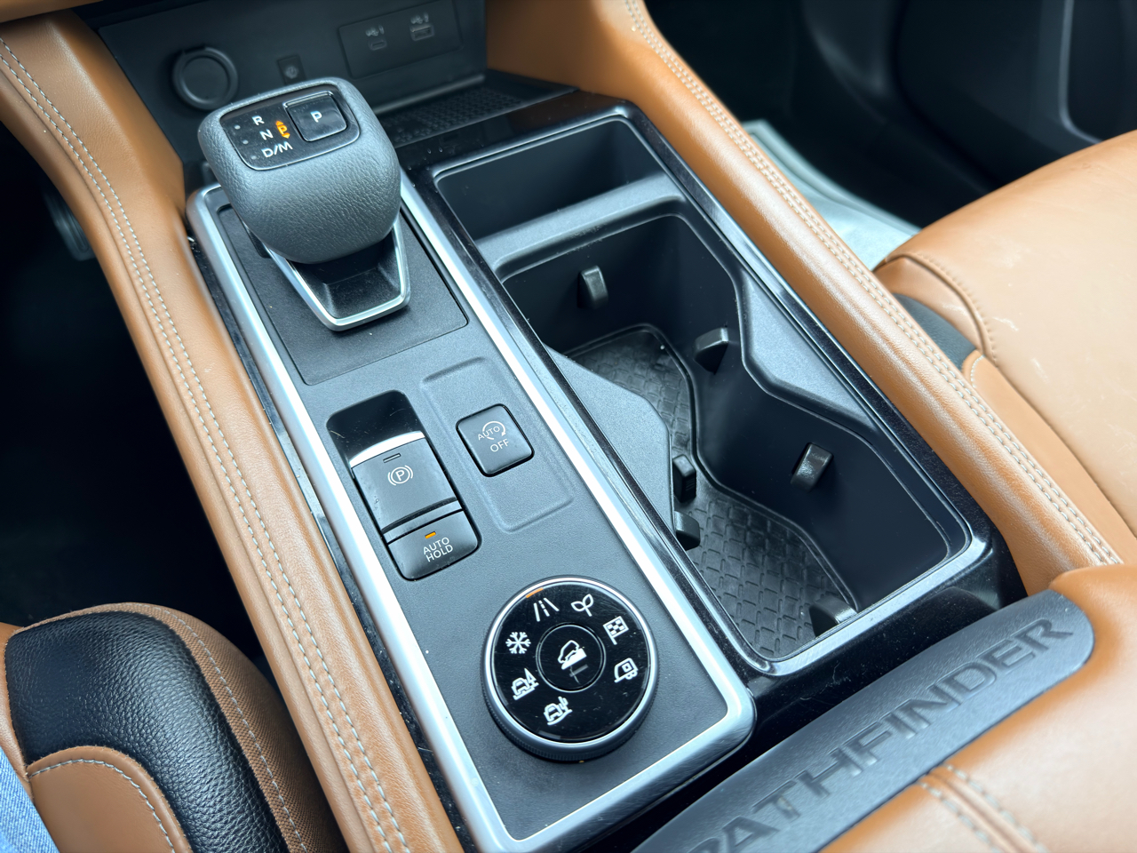 Nissan Pathfinder Platinum 4WD 2024 Nissan Pathfinder Platinum 4WD 2024