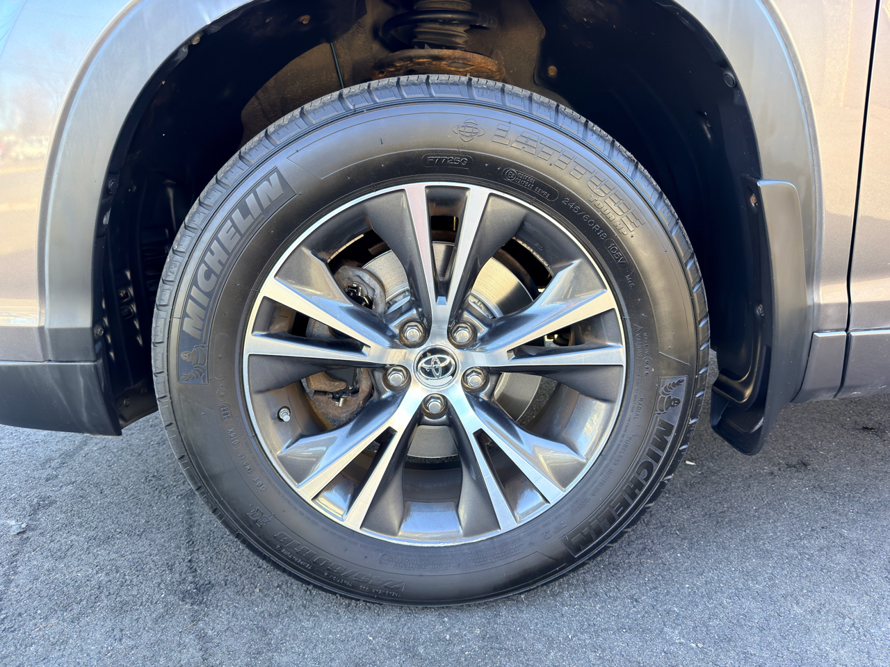 Toyota Highlander AWD 4dr V6 XLE (Natl) 2016