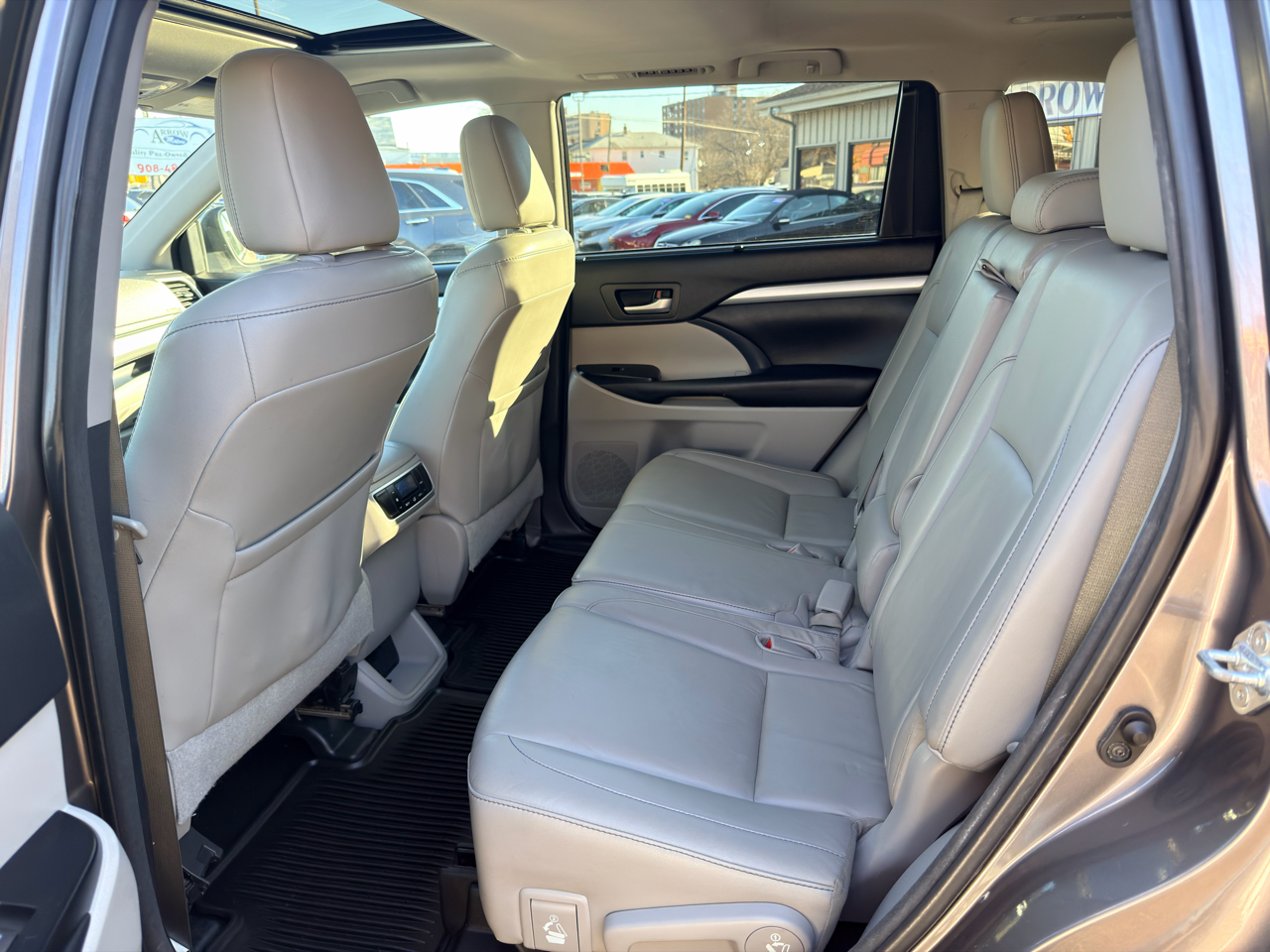 Toyota Highlander AWD 4dr V6 XLE (Natl) 2016