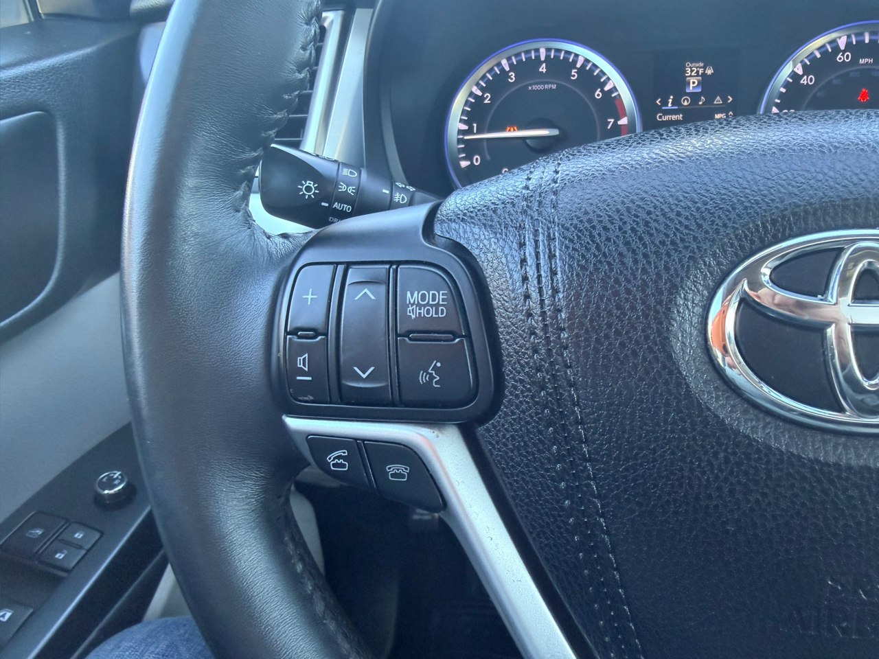 Toyota Highlander AWD 4dr V6 XLE (Natl) 2016