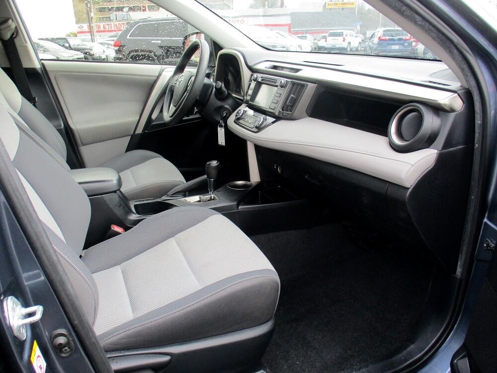 Toyota RAV4 AWD 4dr XLE (Natl) 2013