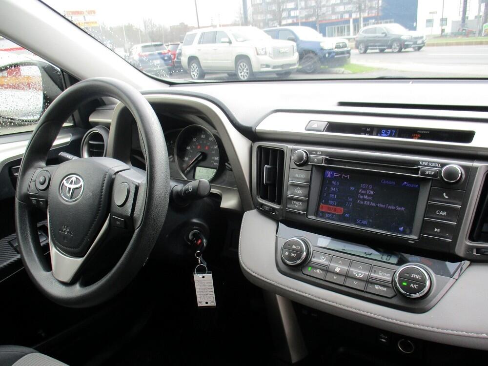Toyota RAV4 AWD 4dr XLE (Natl) 2013