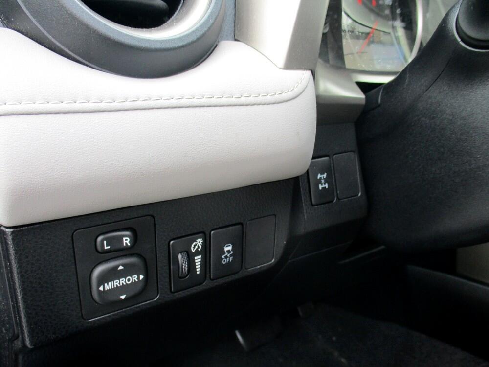 Toyota RAV4 AWD 4dr XLE (Natl) 2013