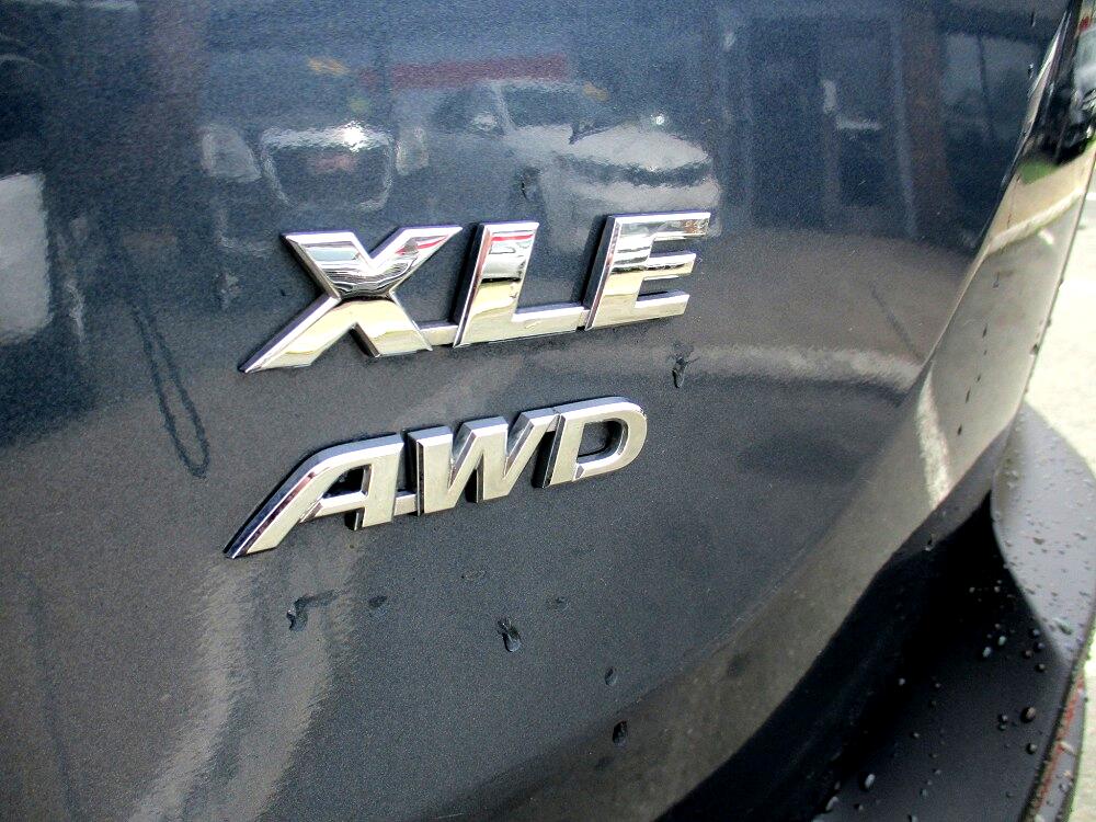 Toyota RAV4 AWD 4dr XLE (Natl) 2013