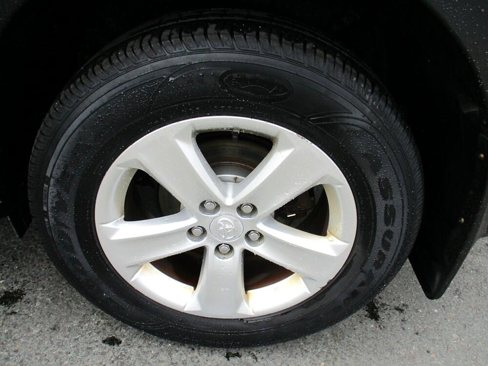 Toyota RAV4 AWD 4dr XLE (Natl) 2013