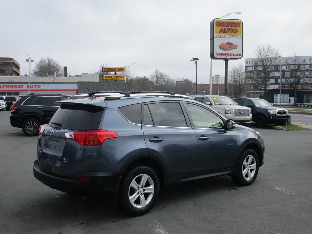 Toyota RAV4 AWD 4dr XLE (Natl) 2013