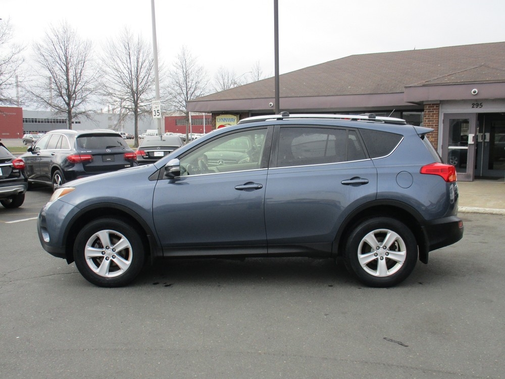 Toyota RAV4 AWD 4dr XLE (Natl) 2013