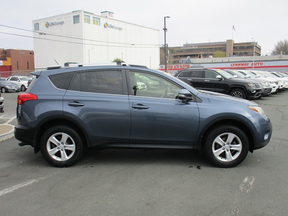 Toyota RAV4 AWD 4dr XLE (Natl) 2013