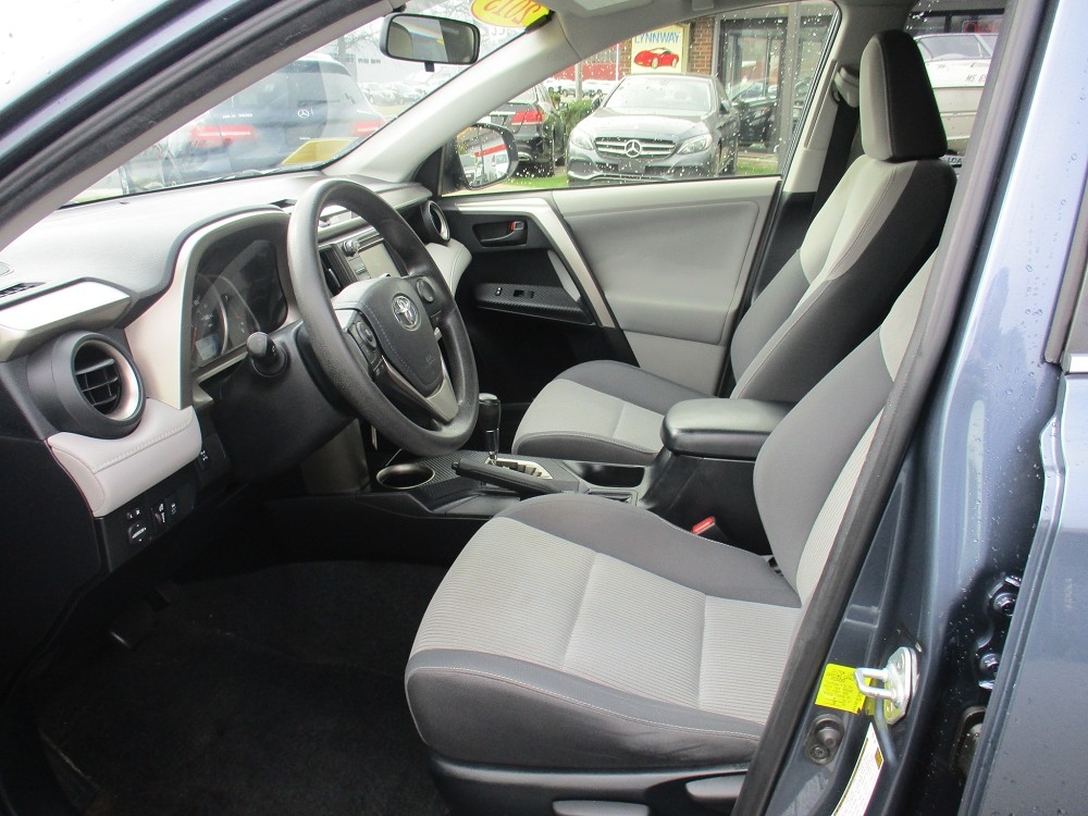Toyota RAV4 AWD 4dr XLE (Natl) 2013