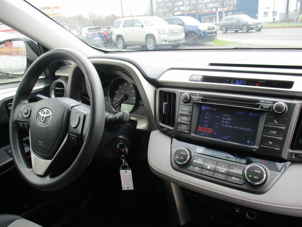 Toyota RAV4 AWD 4dr XLE (Natl) 2013