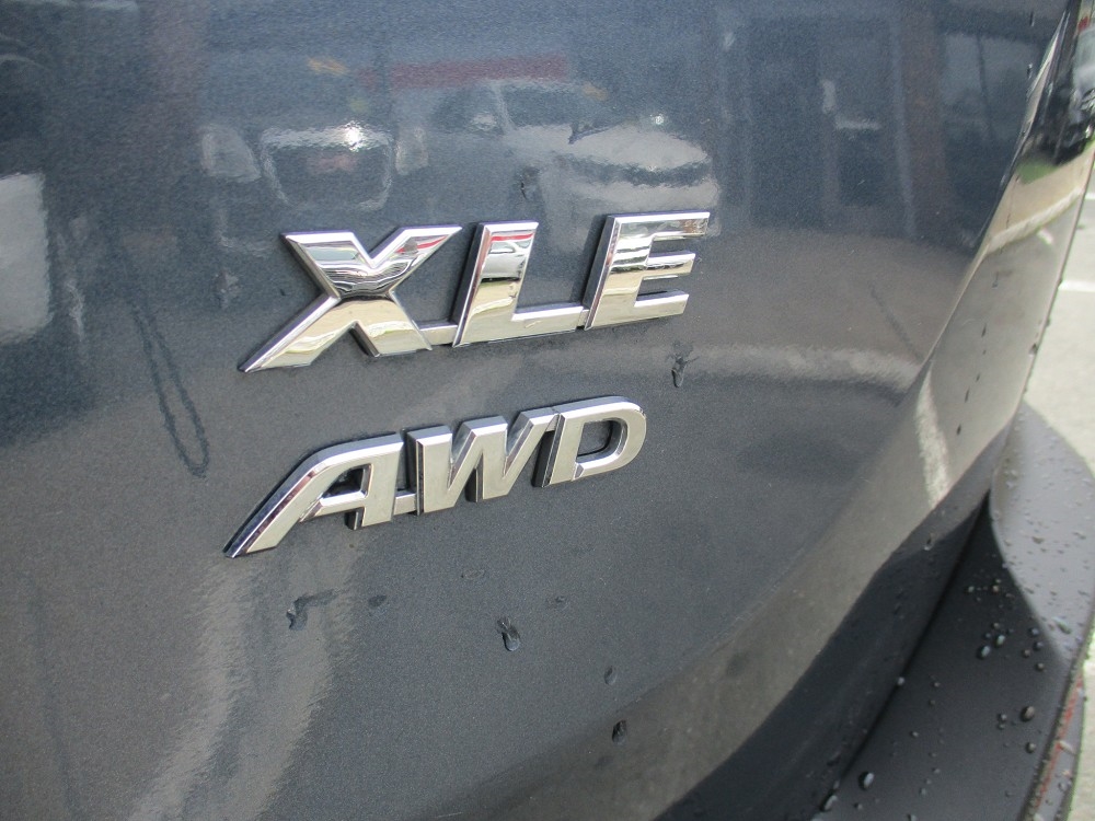 Toyota RAV4 AWD 4dr XLE (Natl) 2013