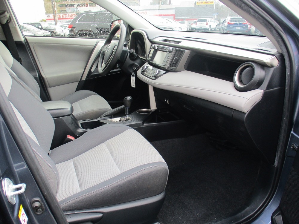 Toyota RAV4 AWD 4dr XLE (Natl) 2013