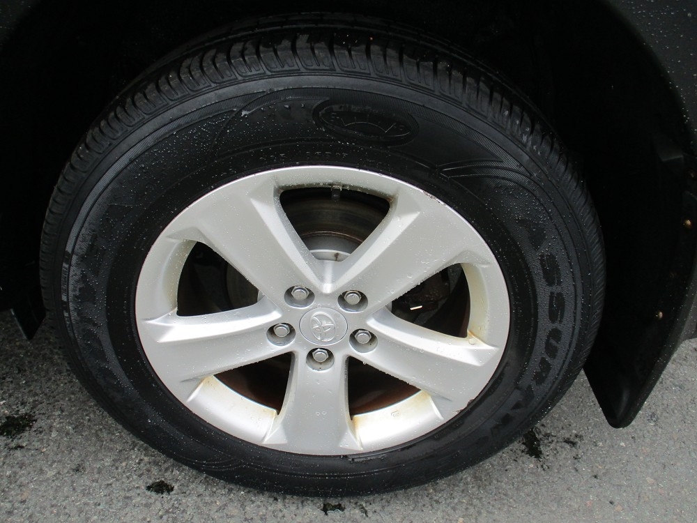 Toyota RAV4 AWD 4dr XLE (Natl) 2013