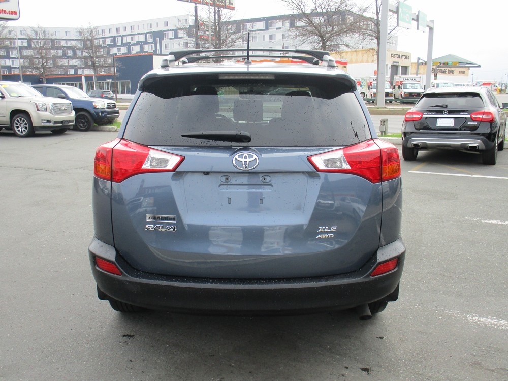 Toyota RAV4 AWD 4dr XLE (Natl) 2013