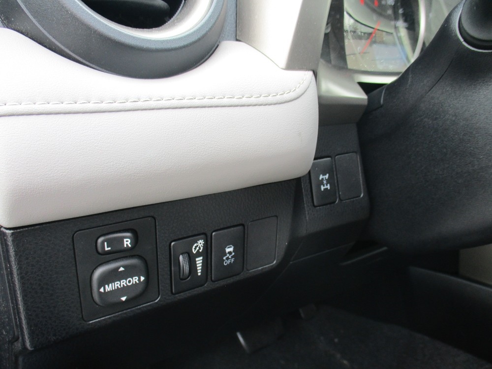 Toyota RAV4 AWD 4dr XLE (Natl) 2013