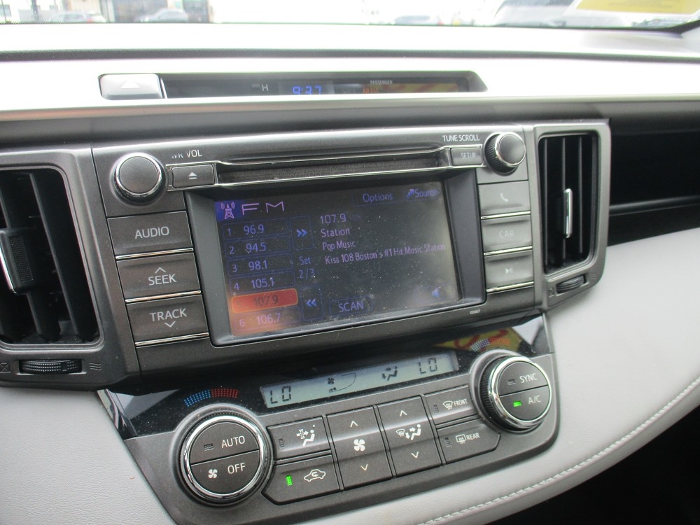 Toyota RAV4 AWD 4dr XLE (Natl) 2013