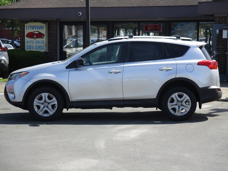 Toyota RAV4 AWD 4dr LE (Natl) 2013