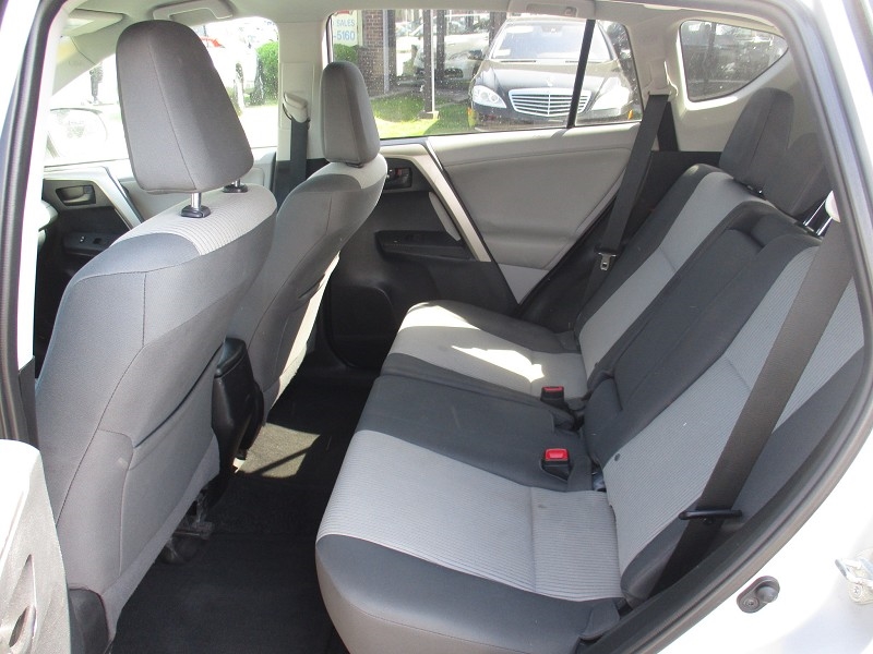 Toyota RAV4 AWD 4dr LE (Natl) 2013