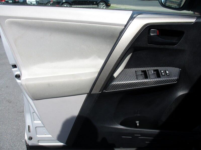 Toyota RAV4 AWD 4dr LE (Natl) 2013