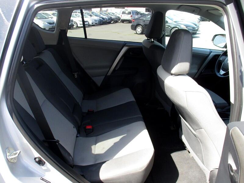 Toyota RAV4 AWD 4dr LE (Natl) 2013