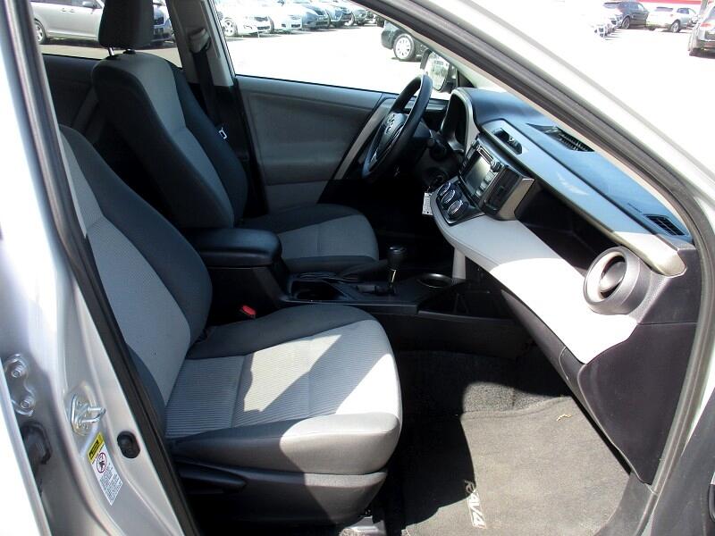 Toyota RAV4 AWD 4dr LE (Natl) 2013