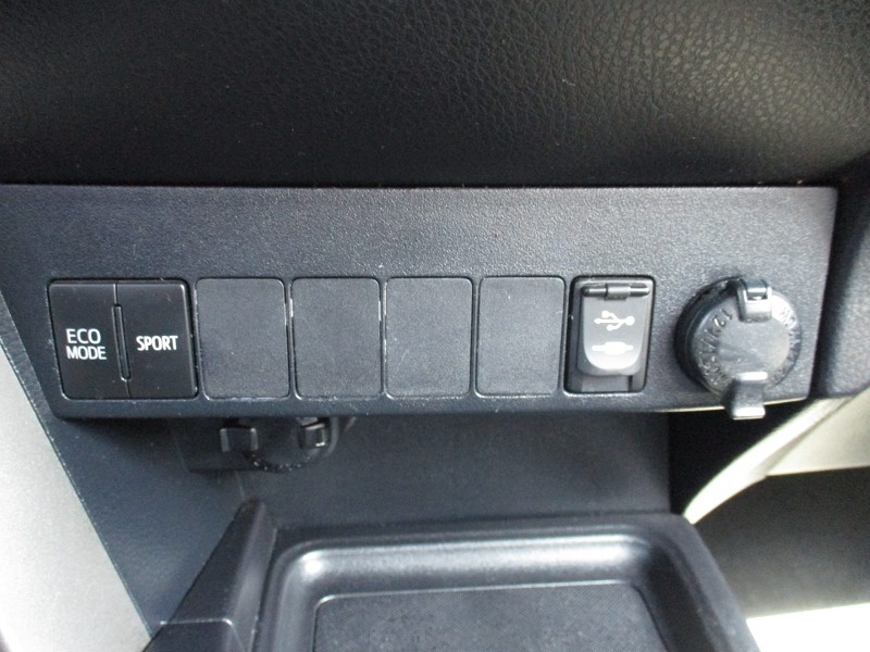 Toyota RAV4 AWD 4dr LE (Natl) 2013