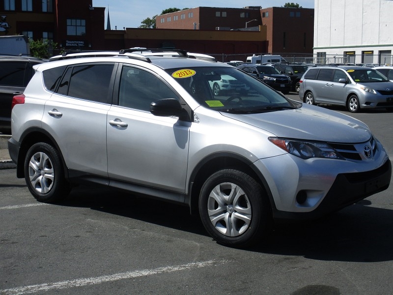 Toyota RAV4 AWD 4dr LE (Natl) 2013