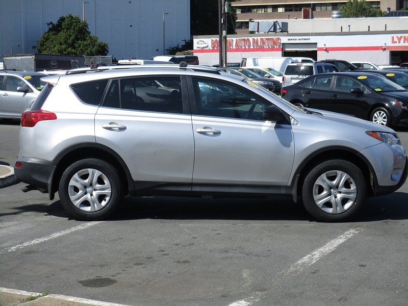 Toyota RAV4 AWD 4dr LE (Natl) 2013