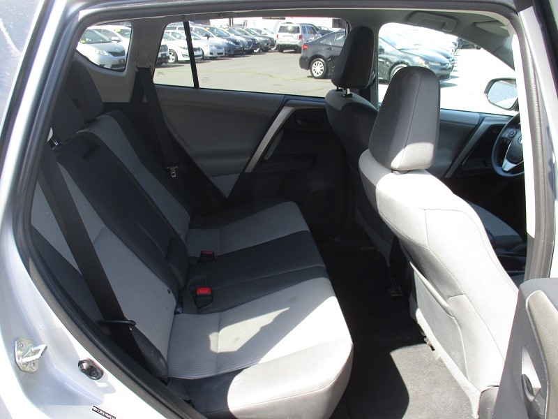 Toyota RAV4 AWD 4dr LE (Natl) 2013