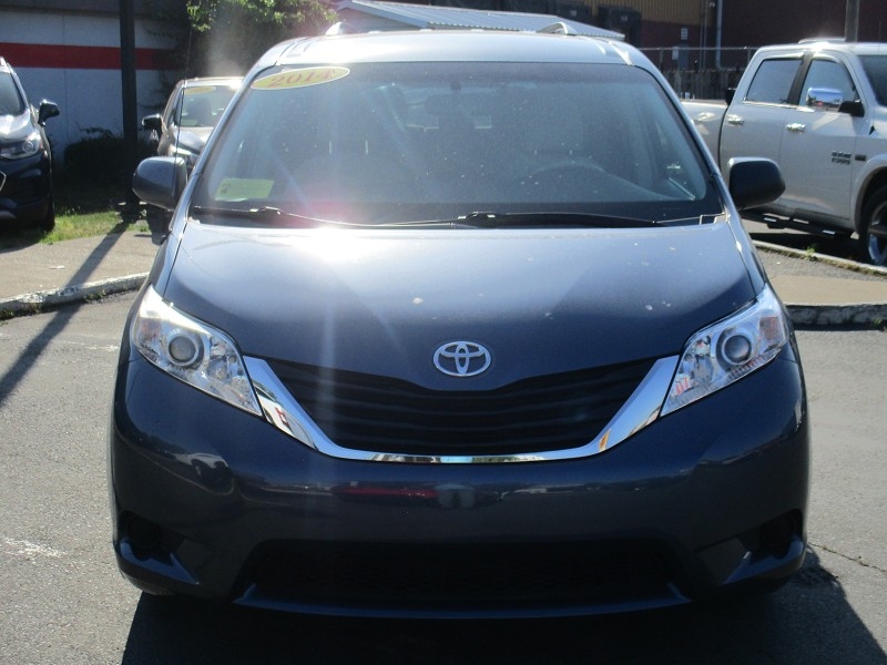 Toyota Sienna 5dr 7-Pass Van V6 LE AWD (Natl) 2014