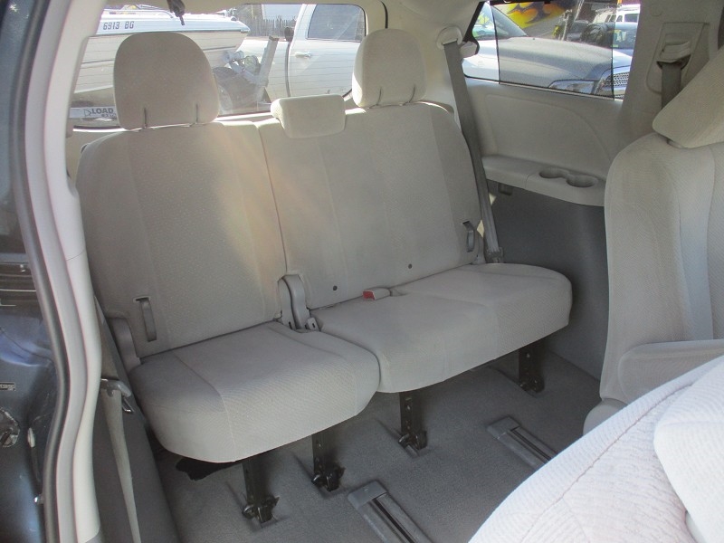 Toyota Sienna 5dr 7-Pass Van V6 LE AWD (Natl) 2014