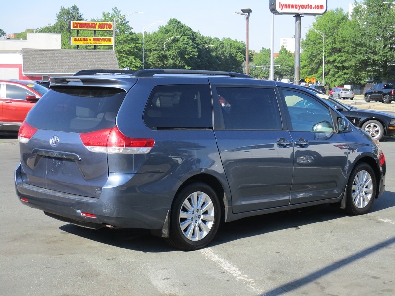 Toyota Sienna 5dr 7-Pass Van V6 LE AWD (Natl) 2014