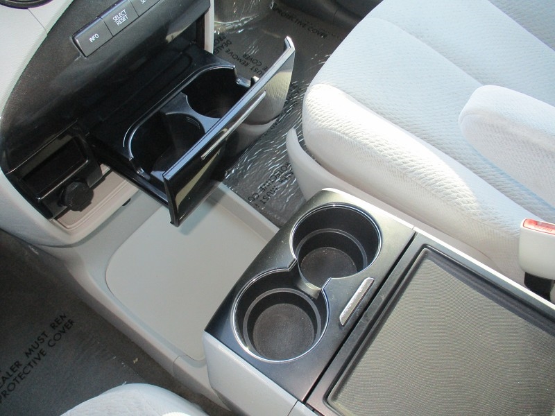 Toyota Sienna 5dr 7-Pass Van V6 LE AWD (Natl) 2014