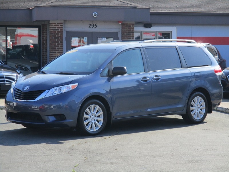 Toyota Sienna 5dr 7-Pass Van V6 LE AWD (Natl) 2014