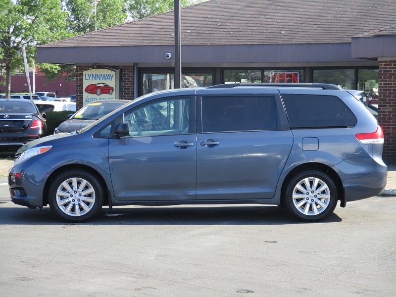Toyota Sienna 5dr 7-Pass Van V6 LE AWD (Natl) 2014