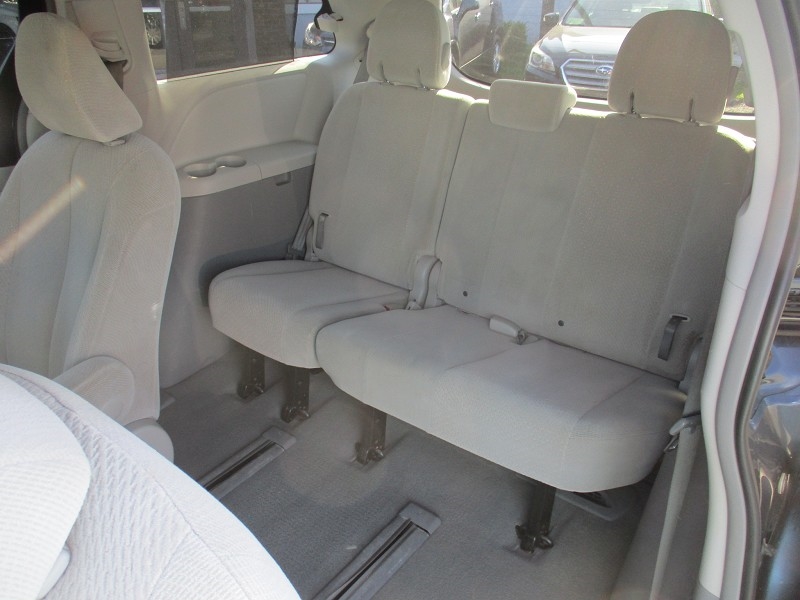 Toyota Sienna 5dr 7-Pass Van V6 LE AWD (Natl) 2014