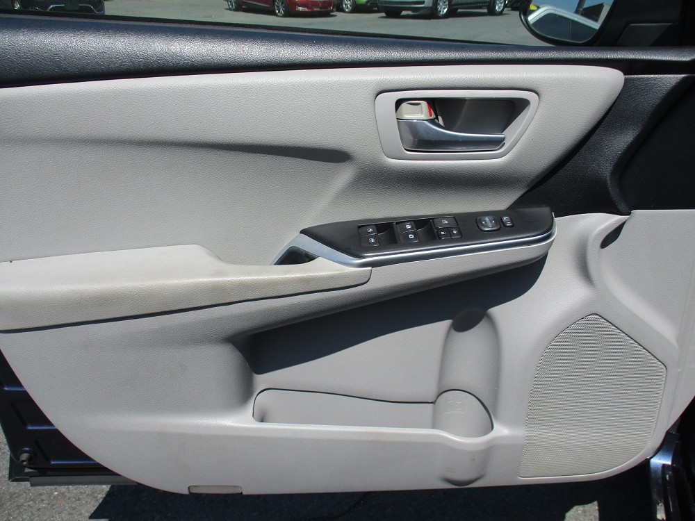 Toyota Camry 4dr Sdn I4 Auto XLE (Natl) 2015