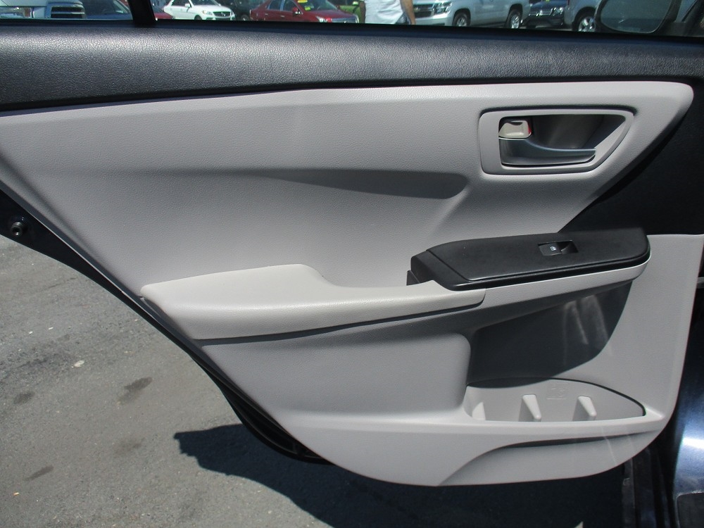 Toyota Camry 4dr Sdn I4 Auto XLE (Natl) 2015