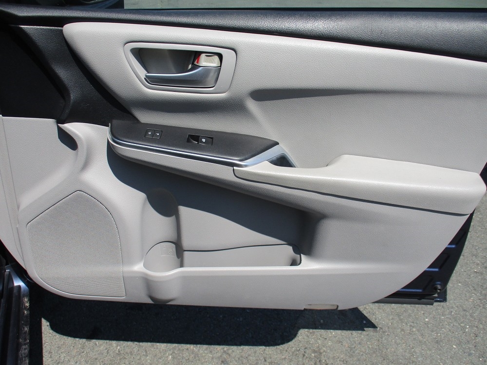 Toyota Camry 4dr Sdn I4 Auto XLE (Natl) 2015