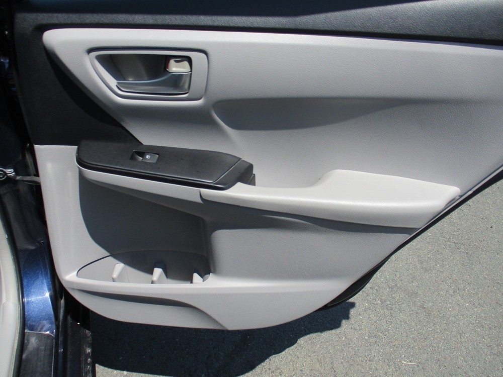 Toyota Camry 4dr Sdn I4 Auto XLE (Natl) 2015