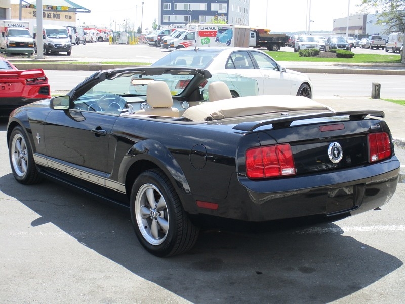 Ford Mustang 2dr Conv Standard 2006