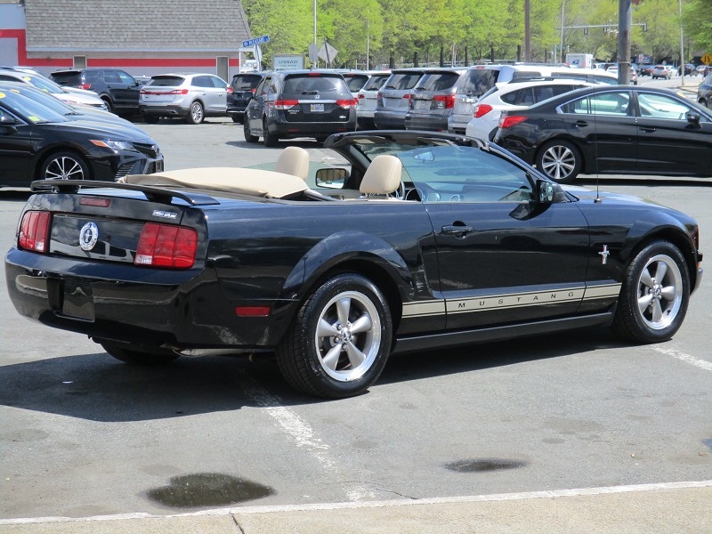 Ford Mustang 2dr Conv Standard 2006