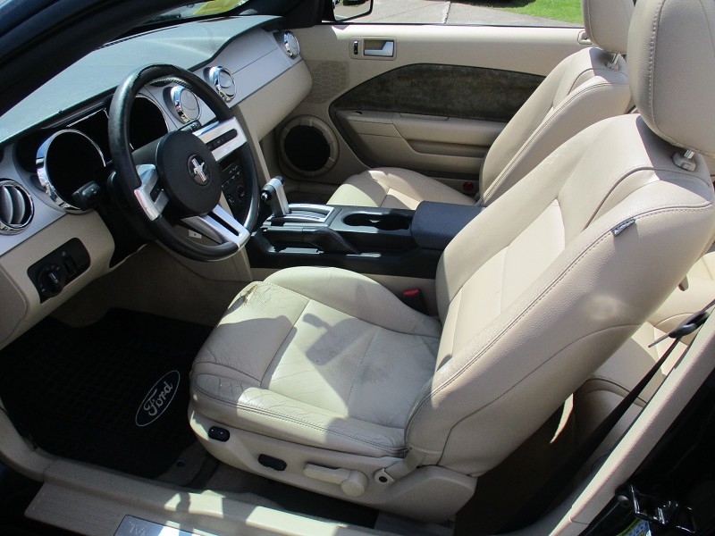 Ford Mustang 2dr Conv Standard 2006