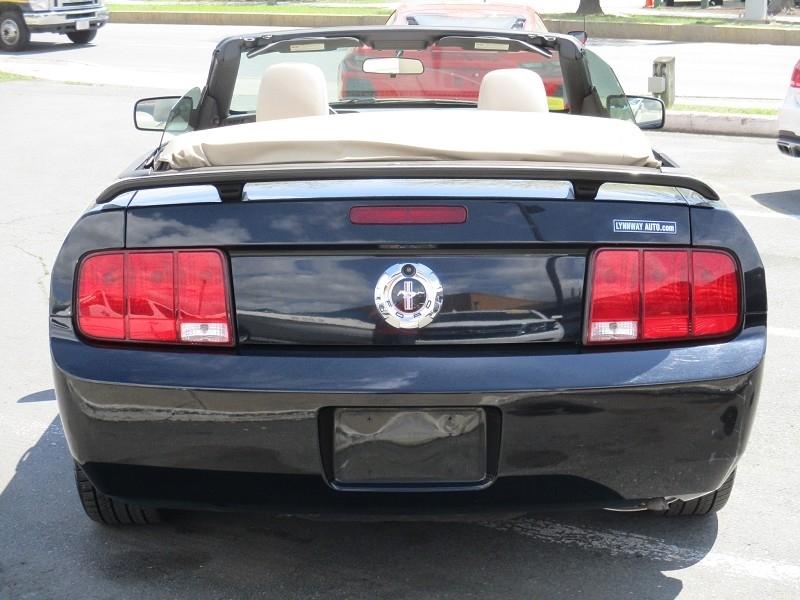 Ford Mustang 2dr Conv Standard 2006