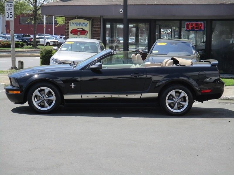 Ford Mustang 2dr Conv Standard 2006