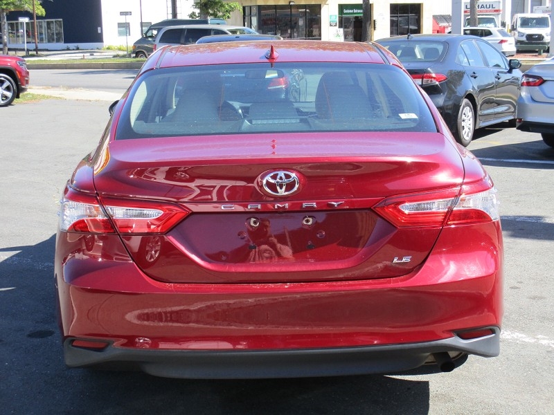 Toyota Camry LE Auto (Natl) 2020